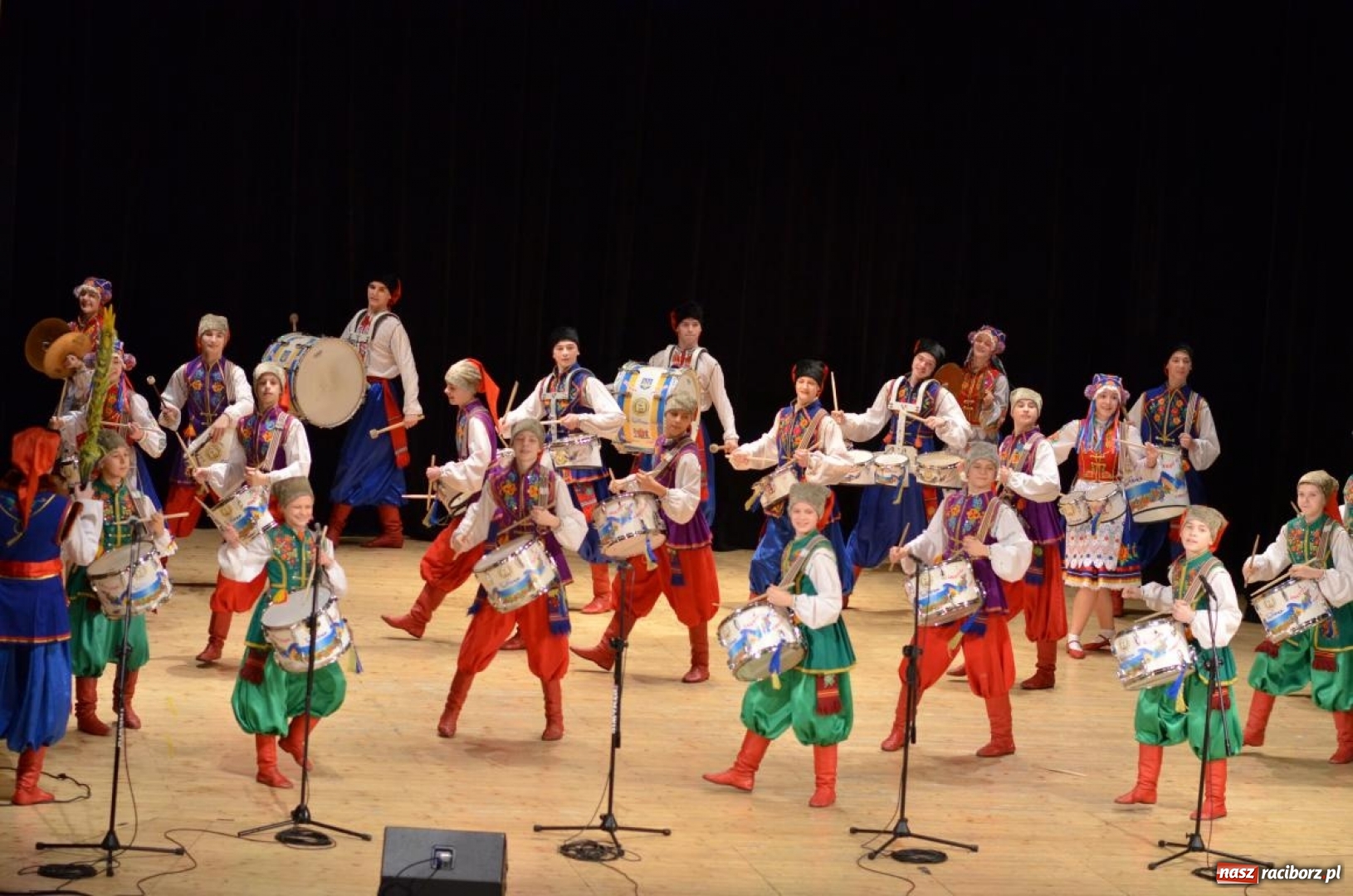 Zdjęcie w galerii na portalu naszraciborz.pl: Triumf  sztuki. Koncert  zespołu Barwinok z Winnicy w RCK wiadomości z regionu