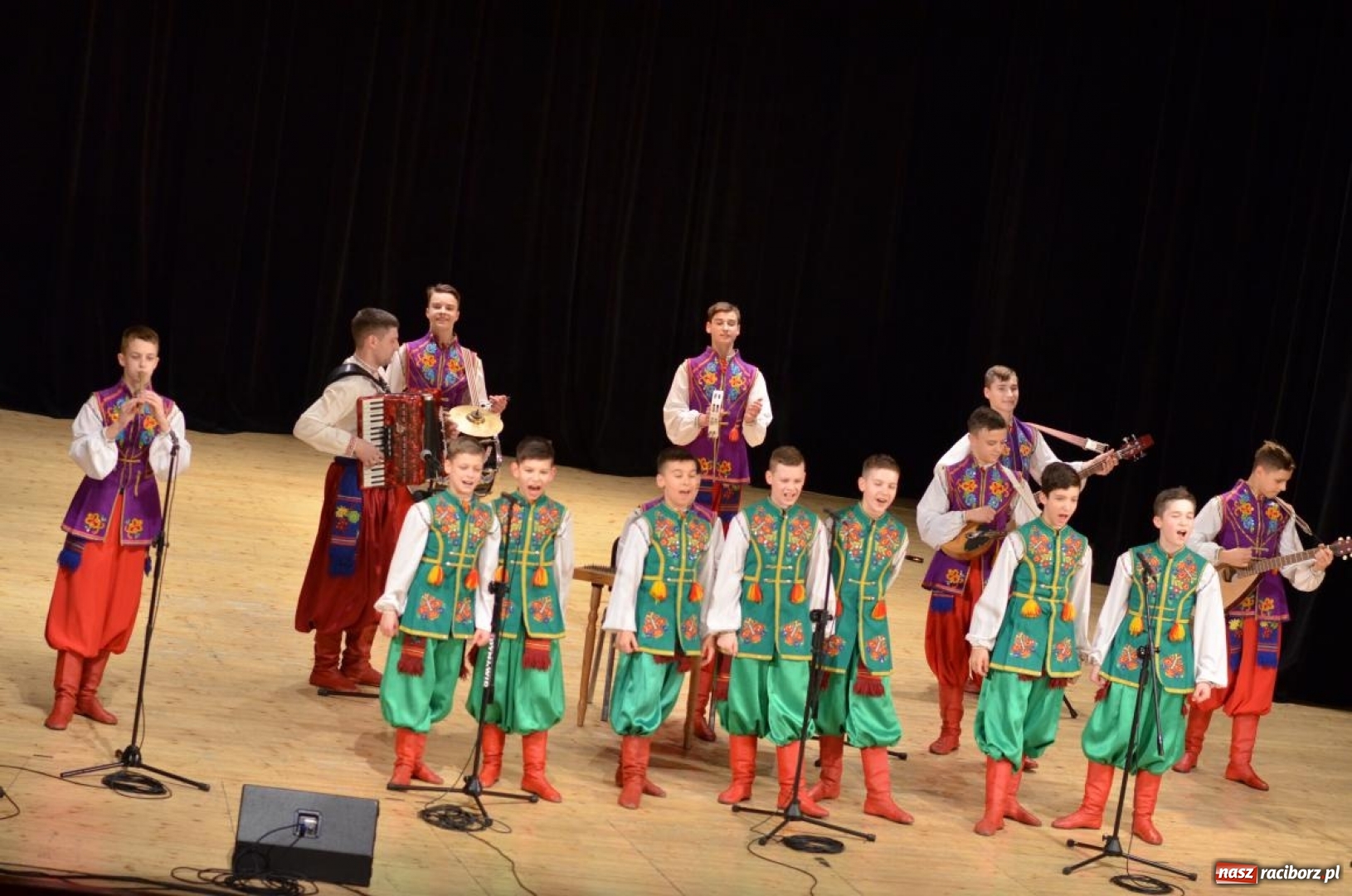 Zdjęcie w galerii na portalu naszraciborz.pl: Triumf  sztuki. Koncert  zespołu Barwinok z Winnicy w RCK wiadomości z regionu