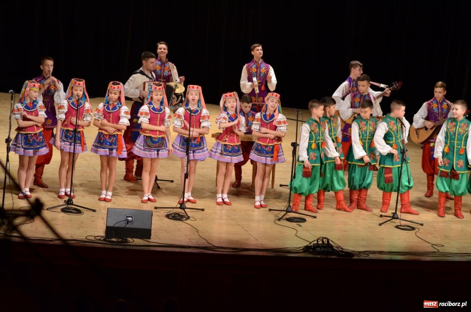 Zdjęcie w galerii na portalu naszraciborz.pl: Triumf  sztuki. Koncert  zespołu Barwinok z Winnicy w RCK wiadomości z regionu