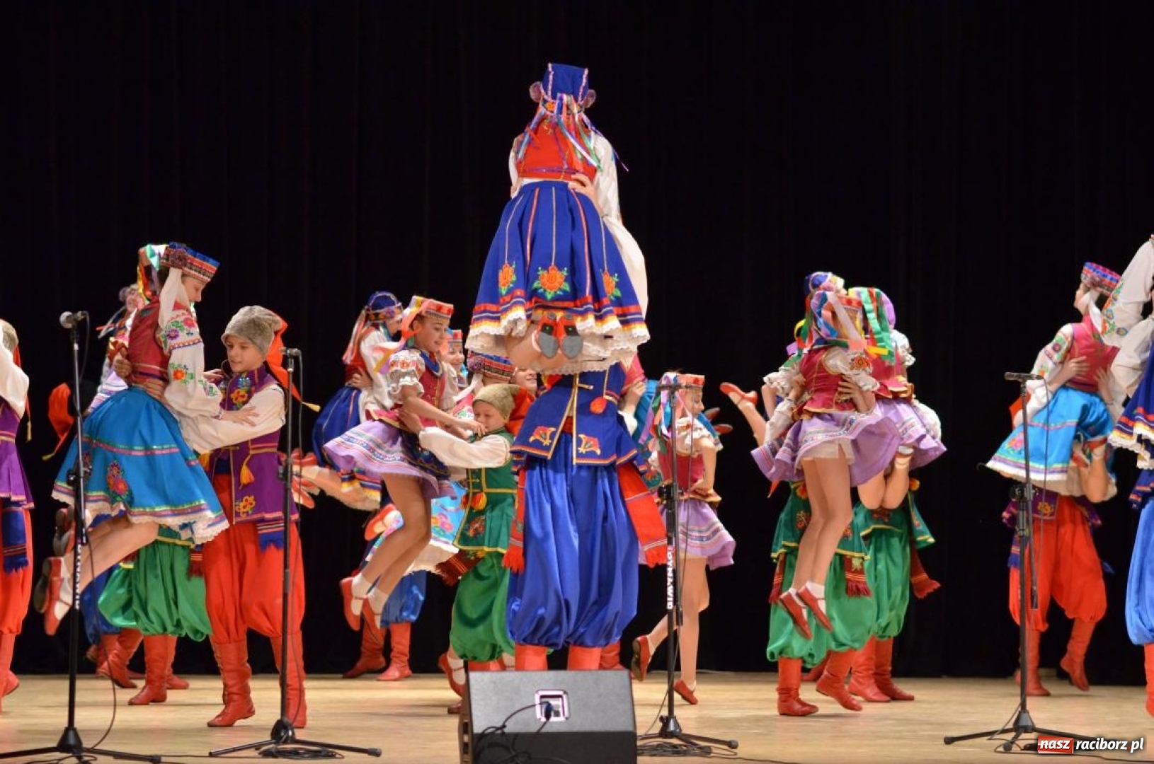 Zdjęcie w galerii na portalu naszraciborz.pl: Triumf  sztuki. Koncert  zespołu Barwinok z Winnicy w RCK wiadomości z regionu