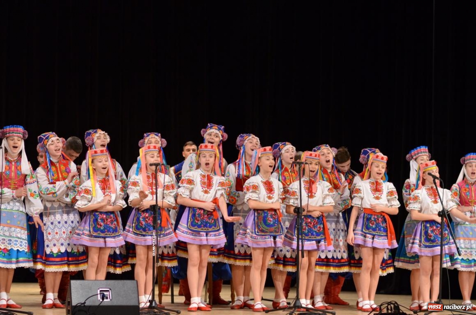 Zdjęcie w galerii na portalu naszraciborz.pl: Triumf  sztuki. Koncert  zespołu Barwinok z Winnicy w RCK wiadomości z regionu