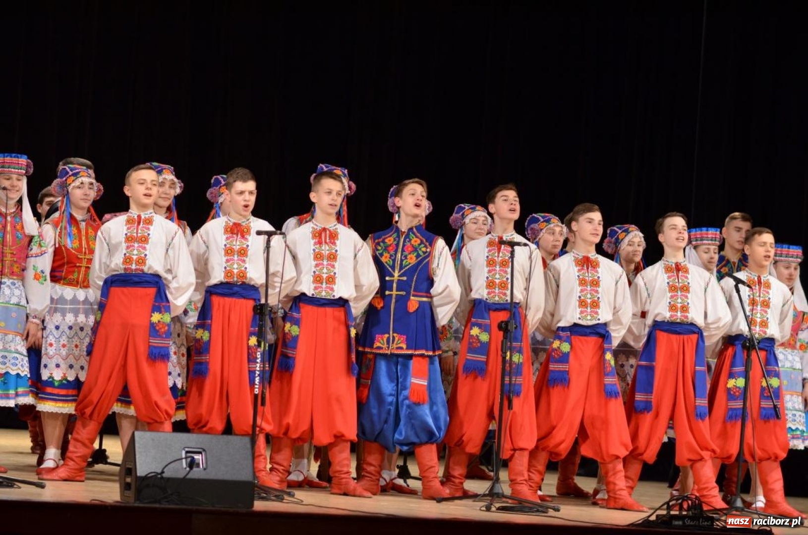 Zdjęcie w galerii na portalu naszraciborz.pl: Triumf  sztuki. Koncert  zespołu Barwinok z Winnicy w RCK wiadomości z regionu