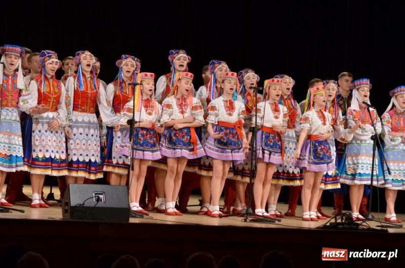 Zdjęcie w galerii na portalu naszraciborz.pl: Triumf  sztuki. Koncert  zespołu Barwinok z Winnicy w RCK wiadomości z regionu