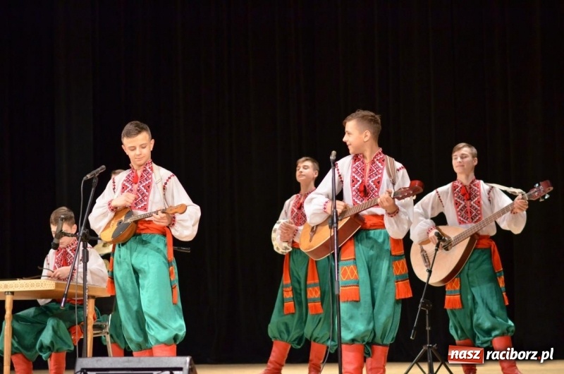 Zdjęcie w galerii na portalu naszraciborz.pl: Triumf  sztuki. Koncert  zespołu Barwinok z Winnicy w RCK wiadomości z regionu