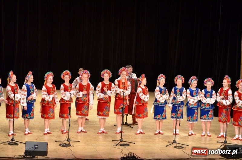 Zdjęcie w galerii na portalu naszraciborz.pl: Triumf  sztuki. Koncert  zespołu Barwinok z Winnicy w RCK wiadomości z regionu