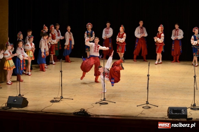 Zdjęcie w galerii na portalu naszraciborz.pl: Triumf  sztuki. Koncert  zespołu Barwinok z Winnicy w RCK wiadomości z regionu