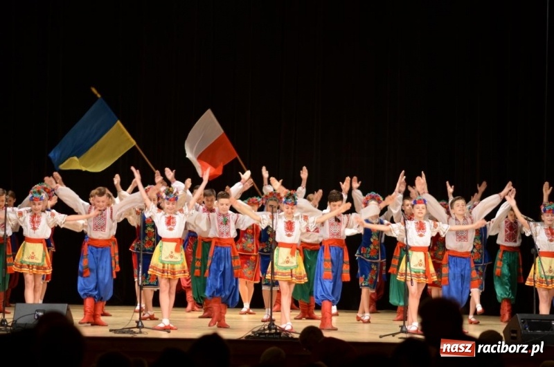 Zdjęcie w galerii na portalu naszraciborz.pl: Triumf  sztuki. Koncert  zespołu Barwinok z Winnicy w RCK wiadomości z regionu