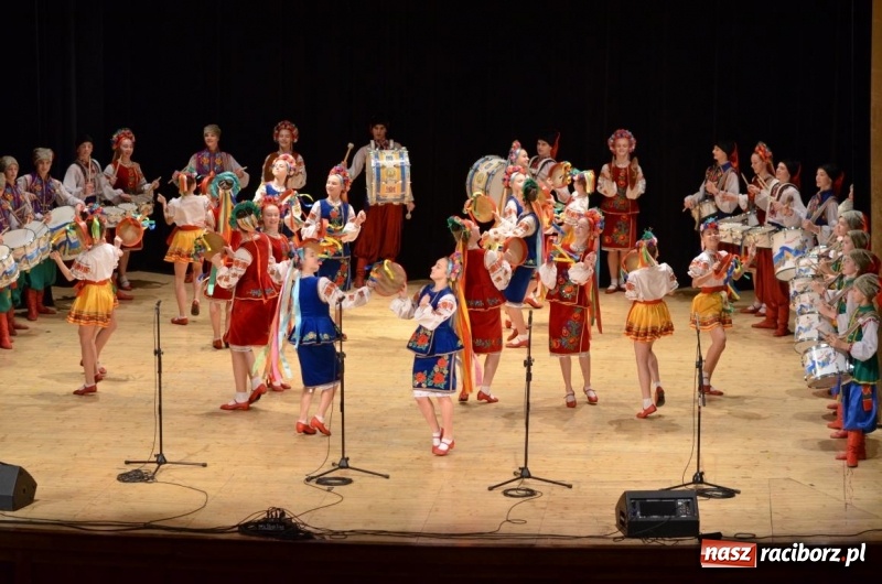 Zdjęcie w galerii na portalu naszraciborz.pl: Triumf  sztuki. Koncert  zespołu Barwinok z Winnicy w RCK wiadomości z regionu