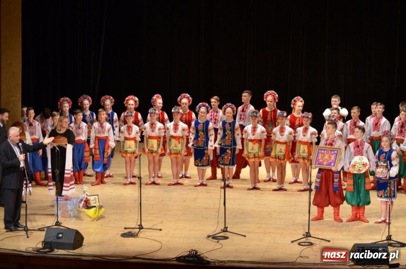 Zdjęcie w galerii na portalu naszraciborz.pl: Triumf  sztuki. Koncert  zespołu Barwinok z Winnicy w RCK wiadomości z regionu
