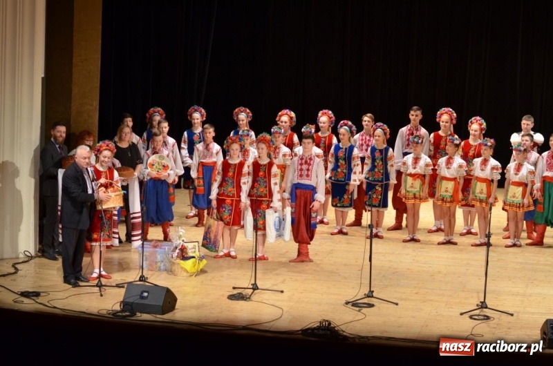 Zdjęcie w galerii na portalu naszraciborz.pl: Triumf  sztuki. Koncert  zespołu Barwinok z Winnicy w RCK wiadomości z regionu