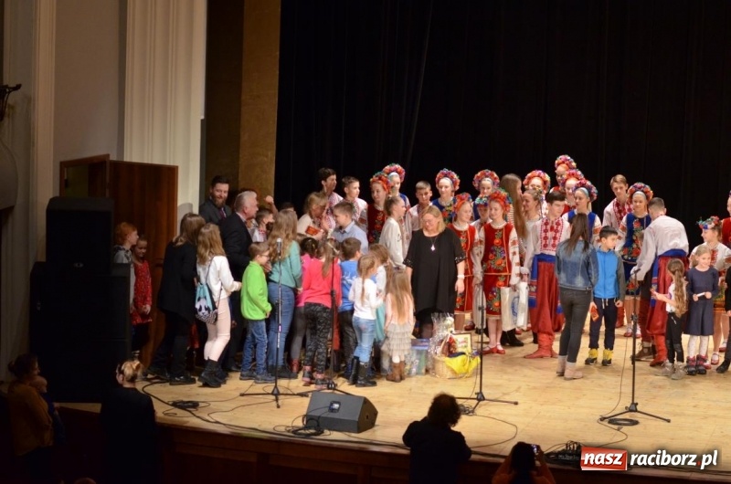 Zdjęcie w galerii na portalu naszraciborz.pl: Triumf  sztuki. Koncert  zespołu Barwinok z Winnicy w RCK wiadomości z regionu