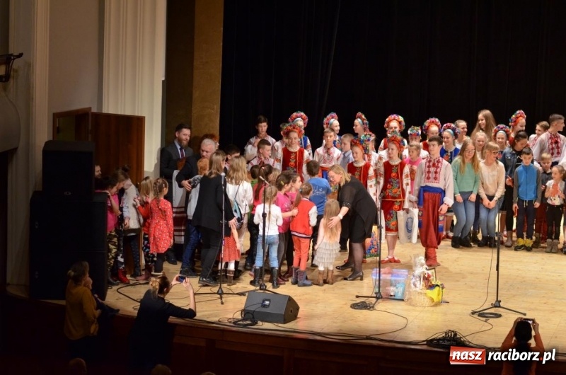 Zdjęcie w galerii na portalu naszraciborz.pl: Triumf  sztuki. Koncert  zespołu Barwinok z Winnicy w RCK wiadomości z regionu