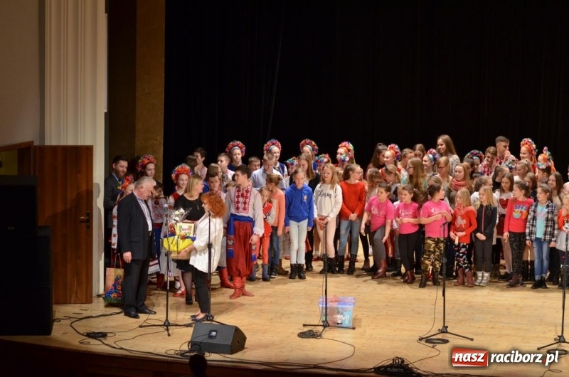 Zdjęcie w galerii na portalu naszraciborz.pl: Triumf  sztuki. Koncert  zespołu Barwinok z Winnicy w RCK wiadomości z regionu