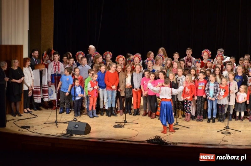 Zdjęcie w galerii na portalu naszraciborz.pl: Triumf  sztuki. Koncert  zespołu Barwinok z Winnicy w RCK wiadomości z regionu