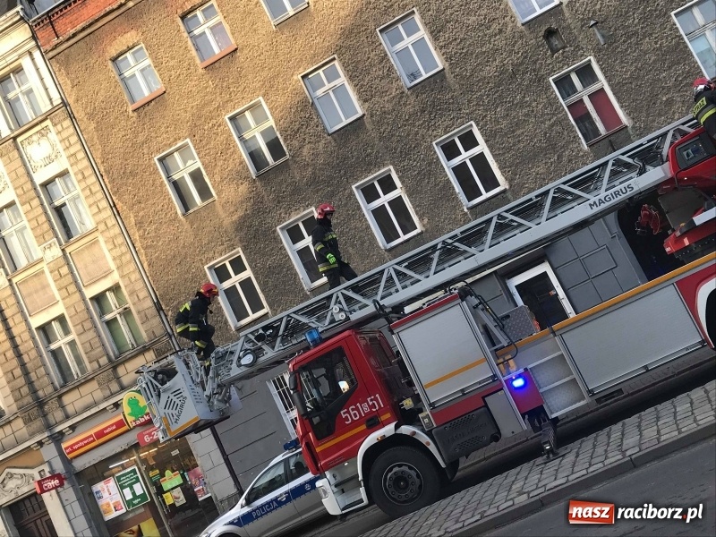 Zdjęcie w galerii na portalu naszraciborz.pl: Trzy zastępy strażaków w akcji na Opawskiej FOTO wiadomości z regionu