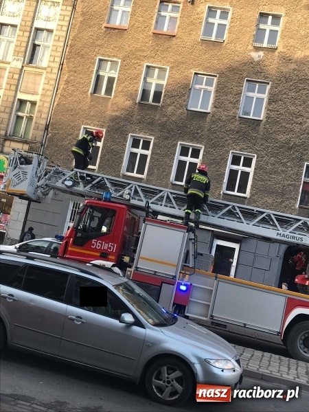 Zdjęcie w galerii na portalu naszraciborz.pl: Trzy zastępy strażaków w akcji na Opawskiej FOTO wiadomości z regionu