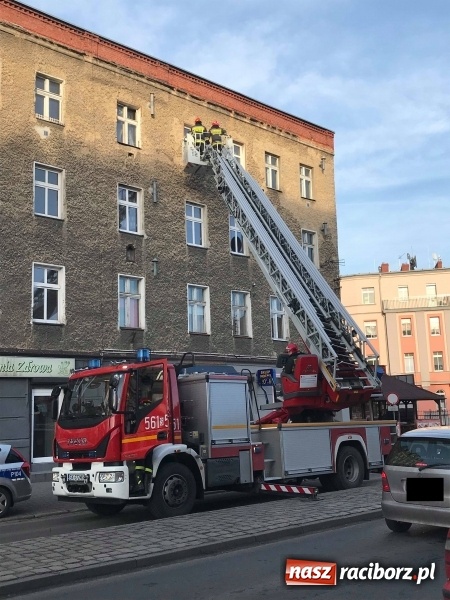 Zdjęcie w galerii na portalu naszraciborz.pl: Trzy zastępy strażaków w akcji na Opawskiej FOTO wiadomości z regionu