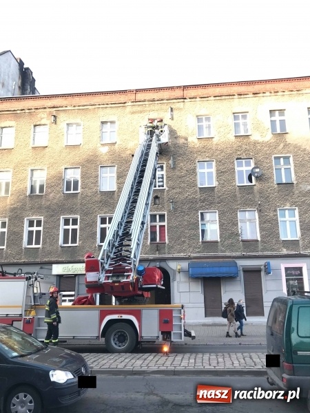 Zdjęcie w galerii na portalu naszraciborz.pl: Trzy zastępy strażaków w akcji na Opawskiej FOTO wiadomości z regionu