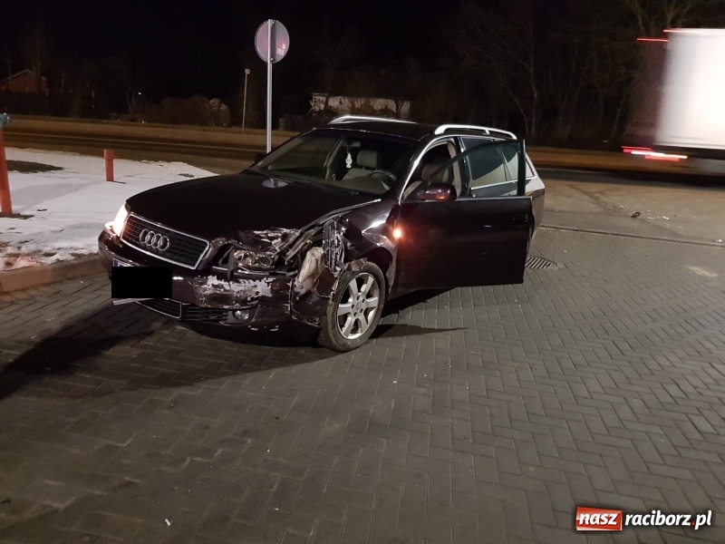 Zdjęcie w galerii na portalu naszraciborz.pl: Dwa markowe wozy zderzyły się na Rybnickiej FOTO  wiadomości z regionu