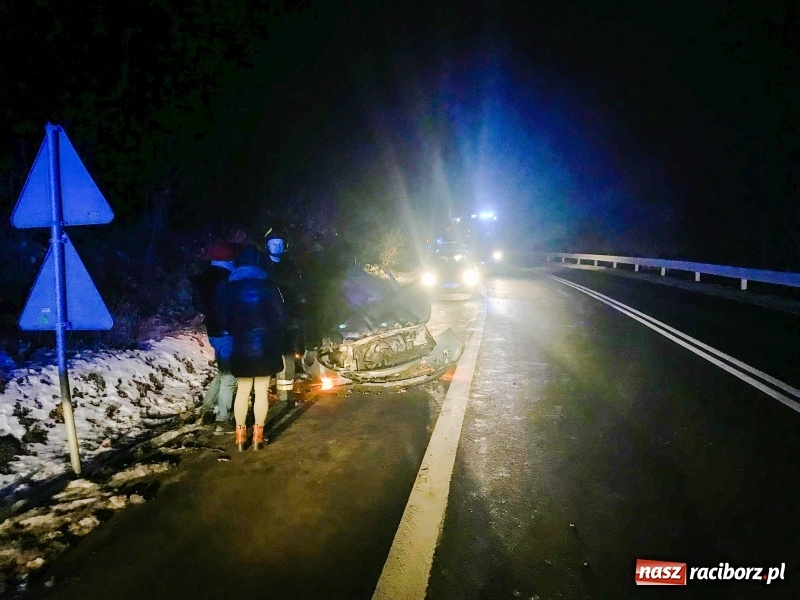 Zdjęcie w galerii na portalu naszraciborz.pl: W tym miejscu dojdzie do tragedii. Kolejne dachowanie!  wiadomości z regionu