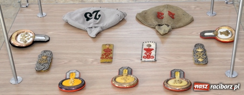 Zdjęcie w galerii na portalu naszraciborz.pl: Umundurowanie i pamiątki śląskich regimentów. Nowa wystawa czasowa w raciborskim Muzeum wiadomości z regionu