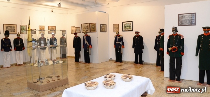 Zdjęcie w galerii na portalu naszraciborz.pl: Umundurowanie i pamiątki śląskich regimentów. Nowa wystawa czasowa w raciborskim Muzeum wiadomości z regionu