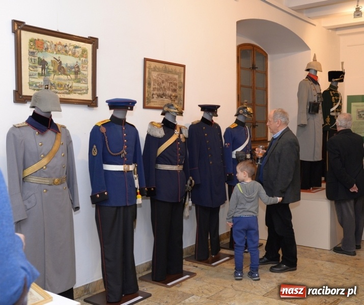 Zdjęcie w galerii na portalu naszraciborz.pl: Umundurowanie i pamiątki śląskich regimentów. Nowa wystawa czasowa w raciborskim Muzeum wiadomości z regionu