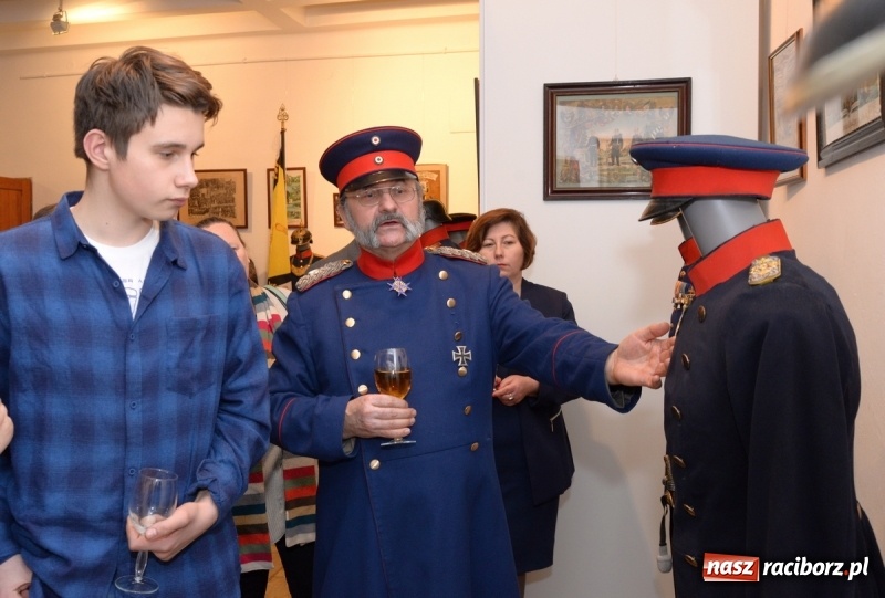 Zdjęcie w galerii na portalu naszraciborz.pl: Umundurowanie i pamiątki śląskich regimentów. Nowa wystawa czasowa w raciborskim Muzeum wiadomości z regionu
