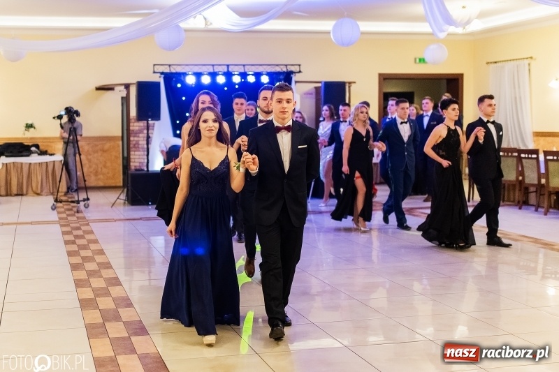 Zdjęcie w galerii na portalu naszraciborz.pl: Sportowcy i mundurowi z ZSOMS na studniówce w Pogrzebieniu  wiadomości z regionu