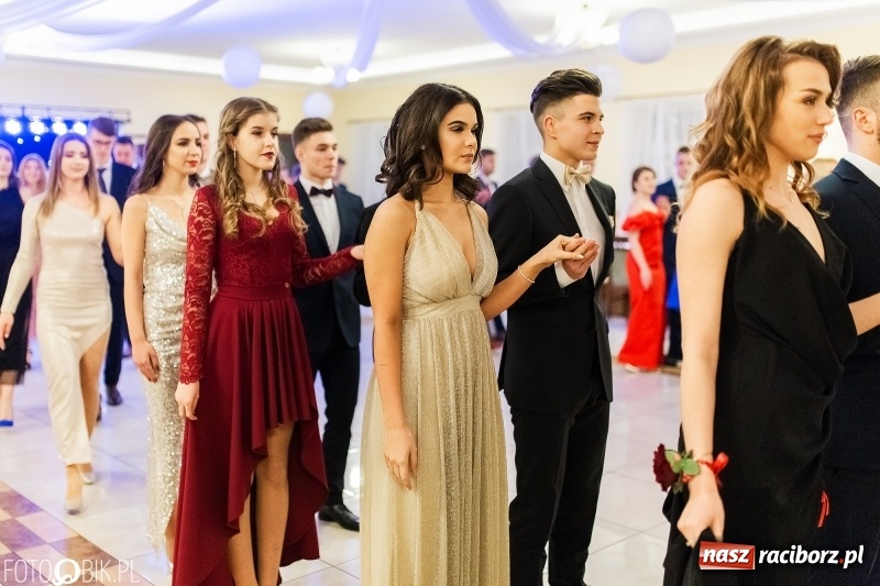 Zdjęcie w galerii na portalu naszraciborz.pl: Sportowcy i mundurowi z ZSOMS na studniówce w Pogrzebieniu  wiadomości z regionu