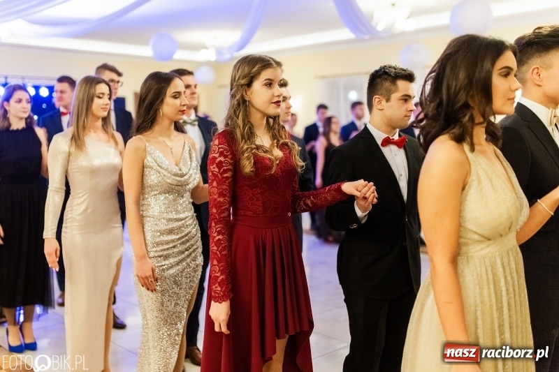 Zdjęcie w galerii na portalu naszraciborz.pl: Sportowcy i mundurowi z ZSOMS na studniówce w Pogrzebieniu  wiadomości z regionu