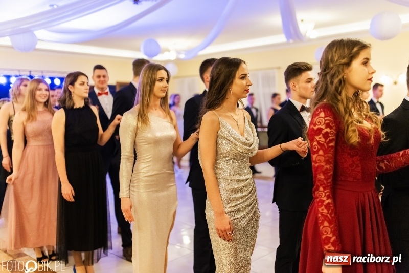 Zdjęcie w galerii na portalu naszraciborz.pl: Sportowcy i mundurowi z ZSOMS na studniówce w Pogrzebieniu  wiadomości z regionu