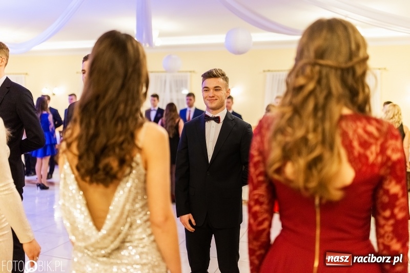 Zdjęcie w galerii na portalu naszraciborz.pl: Sportowcy i mundurowi z ZSOMS na studniówce w Pogrzebieniu  wiadomości z regionu