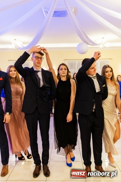 Zdjęcie w galerii na portalu naszraciborz.pl: Sportowcy i mundurowi z ZSOMS na studniówce w Pogrzebieniu  wiadomości z regionu