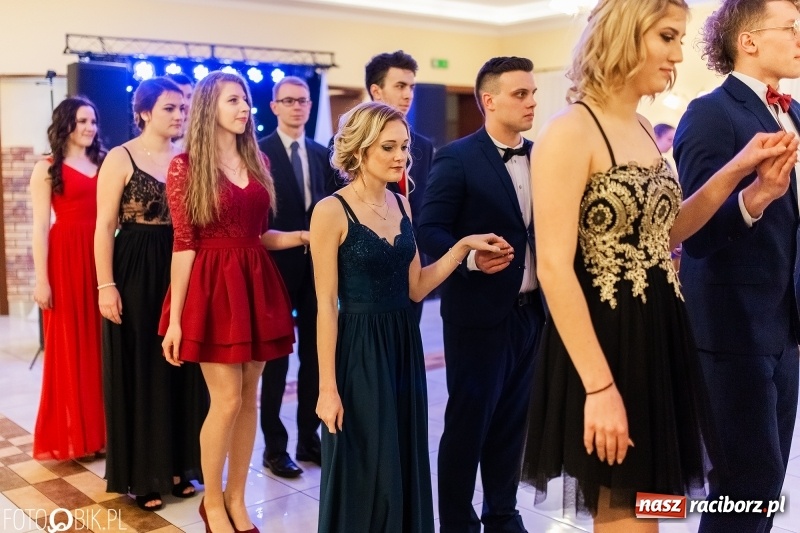 Zdjęcie w galerii na portalu naszraciborz.pl: Sportowcy i mundurowi z ZSOMS na studniówce w Pogrzebieniu  wiadomości z regionu