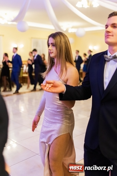 Zdjęcie w galerii na portalu naszraciborz.pl: Sportowcy i mundurowi z ZSOMS na studniówce w Pogrzebieniu  wiadomości z regionu