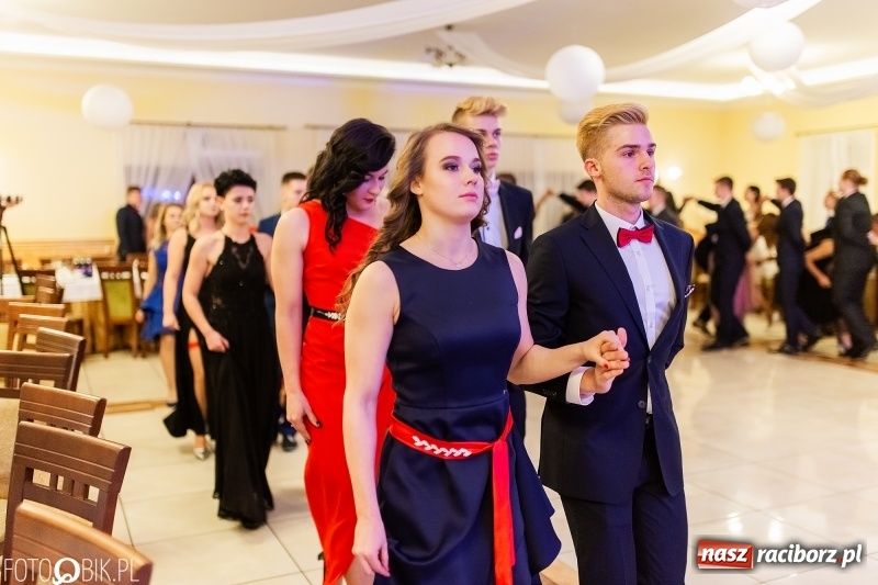 Zdjęcie w galerii na portalu naszraciborz.pl: Sportowcy i mundurowi z ZSOMS na studniówce w Pogrzebieniu  wiadomości z regionu