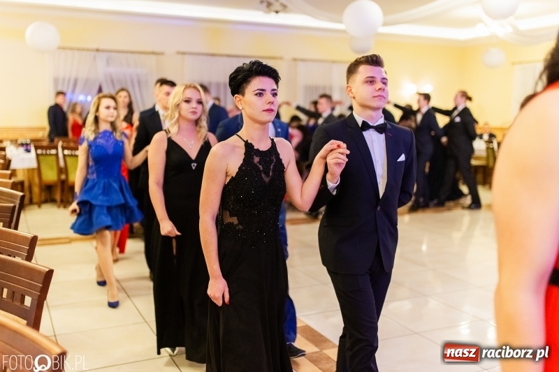 Zdjęcie w galerii na portalu naszraciborz.pl: Sportowcy i mundurowi z ZSOMS na studniówce w Pogrzebieniu  wiadomości z regionu