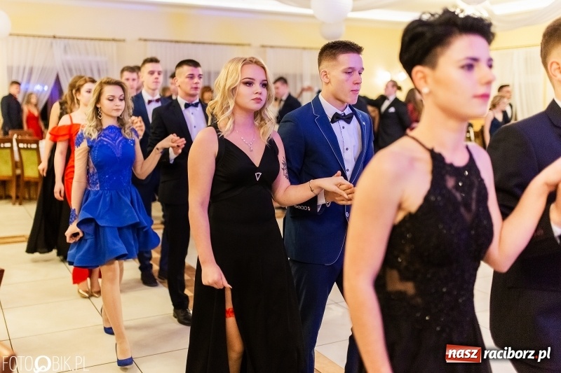 Zdjęcie w galerii na portalu naszraciborz.pl: Sportowcy i mundurowi z ZSOMS na studniówce w Pogrzebieniu  wiadomości z regionu