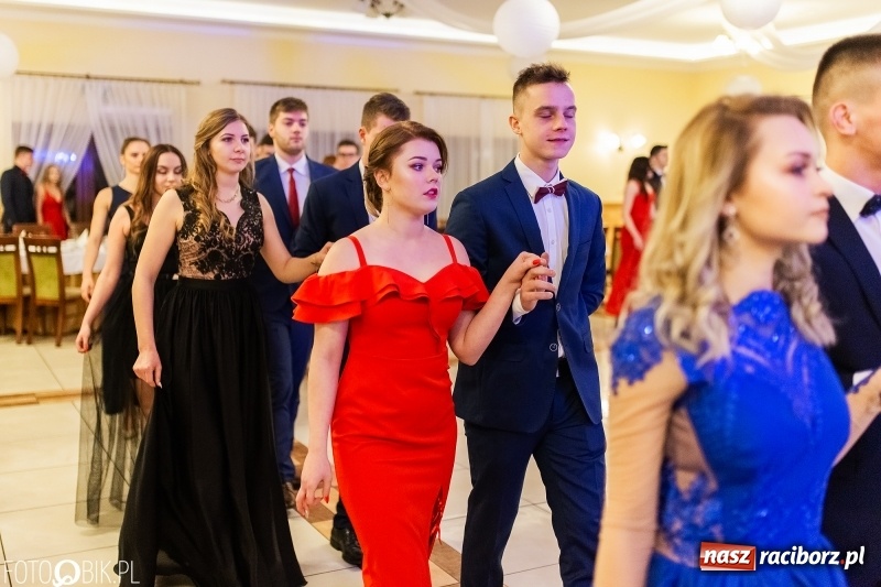 Zdjęcie w galerii na portalu naszraciborz.pl: Sportowcy i mundurowi z ZSOMS na studniówce w Pogrzebieniu  wiadomości z regionu