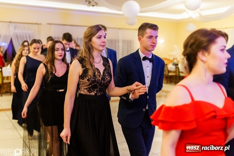 Zdjęcie w galerii na portalu naszraciborz.pl: Sportowcy i mundurowi z ZSOMS na studniówce w Pogrzebieniu  wiadomości z regionu