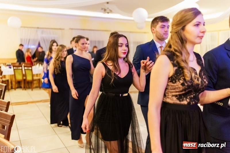 Zdjęcie w galerii na portalu naszraciborz.pl: Sportowcy i mundurowi z ZSOMS na studniówce w Pogrzebieniu  wiadomości z regionu