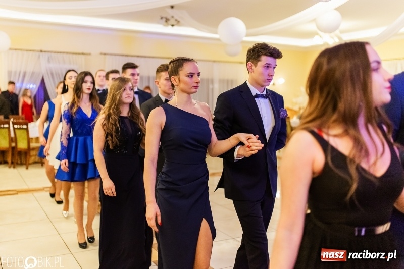 Zdjęcie w galerii na portalu naszraciborz.pl: Sportowcy i mundurowi z ZSOMS na studniówce w Pogrzebieniu  wiadomości z regionu