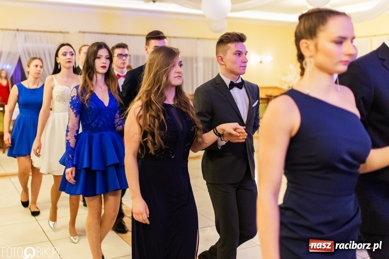 Zdjęcie w galerii na portalu naszraciborz.pl: Sportowcy i mundurowi z ZSOMS na studniówce w Pogrzebieniu  wiadomości z regionu