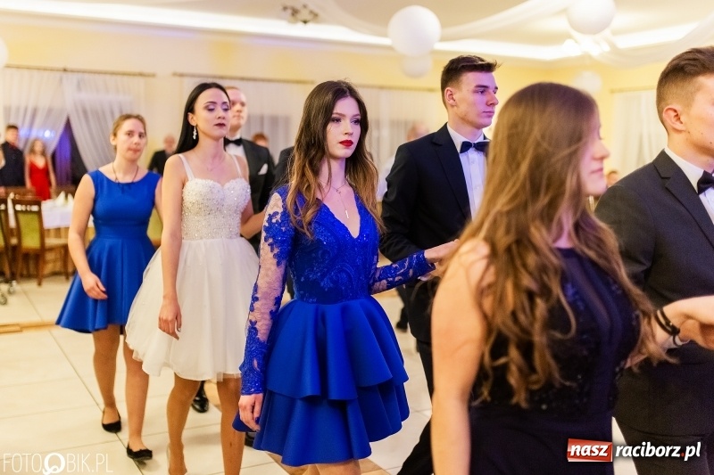 Zdjęcie w galerii na portalu naszraciborz.pl: Sportowcy i mundurowi z ZSOMS na studniówce w Pogrzebieniu  wiadomości z regionu