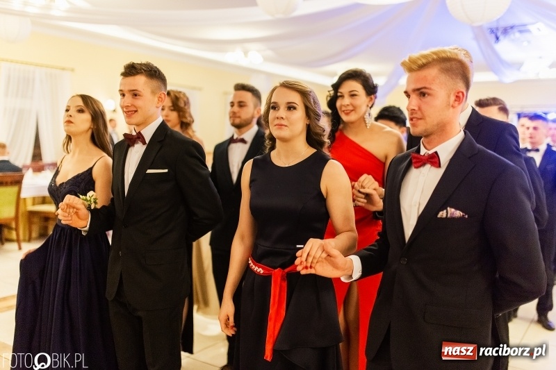 Zdjęcie w galerii na portalu naszraciborz.pl: Sportowcy i mundurowi z ZSOMS na studniówce w Pogrzebieniu  wiadomości z regionu