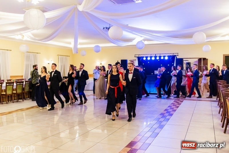 Zdjęcie w galerii na portalu naszraciborz.pl: Sportowcy i mundurowi z ZSOMS na studniówce w Pogrzebieniu  wiadomości z regionu