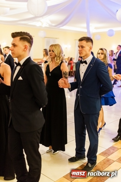 Zdjęcie w galerii na portalu naszraciborz.pl: Sportowcy i mundurowi z ZSOMS na studniówce w Pogrzebieniu  wiadomości z regionu