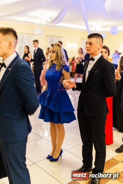 Zdjęcie w galerii na portalu naszraciborz.pl: Sportowcy i mundurowi z ZSOMS na studniówce w Pogrzebieniu  wiadomości z regionu