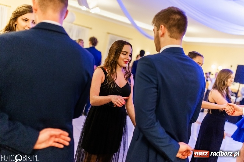 Zdjęcie w galerii na portalu naszraciborz.pl: Sportowcy i mundurowi z ZSOMS na studniówce w Pogrzebieniu  wiadomości z regionu